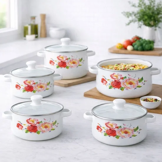 5 бели емайлирани тенджери със шарка – комплект за кухня